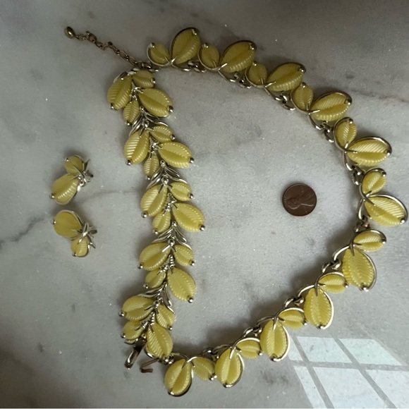 Marboux By Boucher Style #550 White Leaves Thermoset Silver Tone 1950s Necklace - Picture 14 of 16